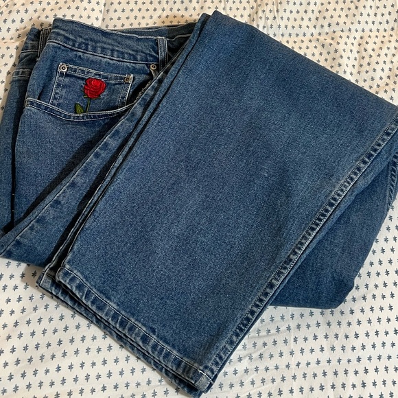 Quacker Factory Jeans with Red Floral Embroidery size 28W - Picture 5 of 5